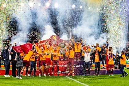 CFR Cluj şi-a prezentat cea de-a doua achiziţie a verii! Jucătorul dorit de Dan Petrescu a ajuns în Gruia: „Îţi urăm bun venit”