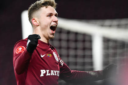 Informaţia momentului! Un club uriaş din Europa încearcă să îl deturneze pe Louis Munteanu