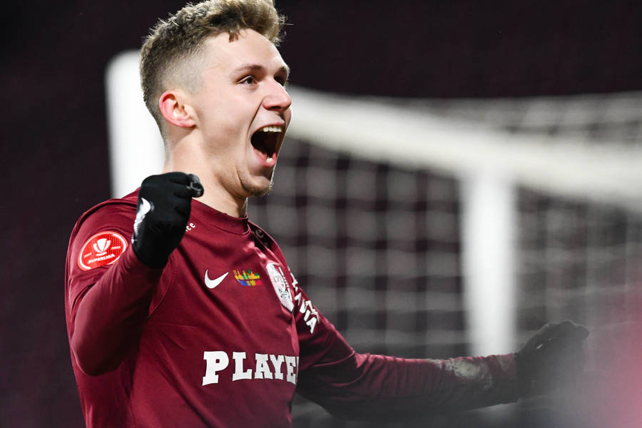 Informaţia momentului! Un club uriaş din Europa încearcă să îl deturneze pe Louis Munteanu