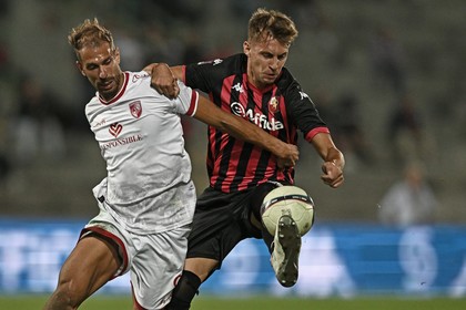 CFR Cluj continuă ofensiva pe piaţa transferurilor! Atacantul crescut de AC Milan a fost prezentat oficial în Gruia