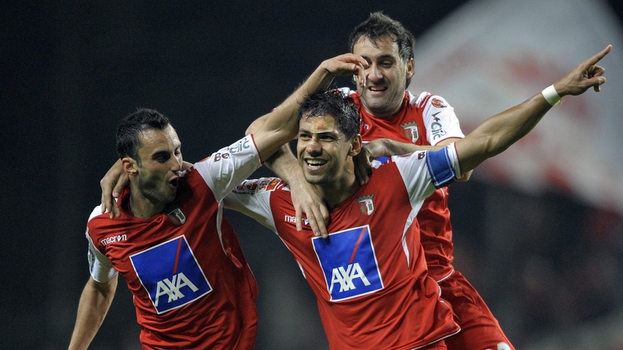 La 21 de ani era coleg cu Quaresma. În 2012 a jucat cu CFR în Champions League: ”Nu aveam costume înainte să înceapă competiţia. Ne-au trimis la Zara să ne ia măsurători. Suprarealist!”