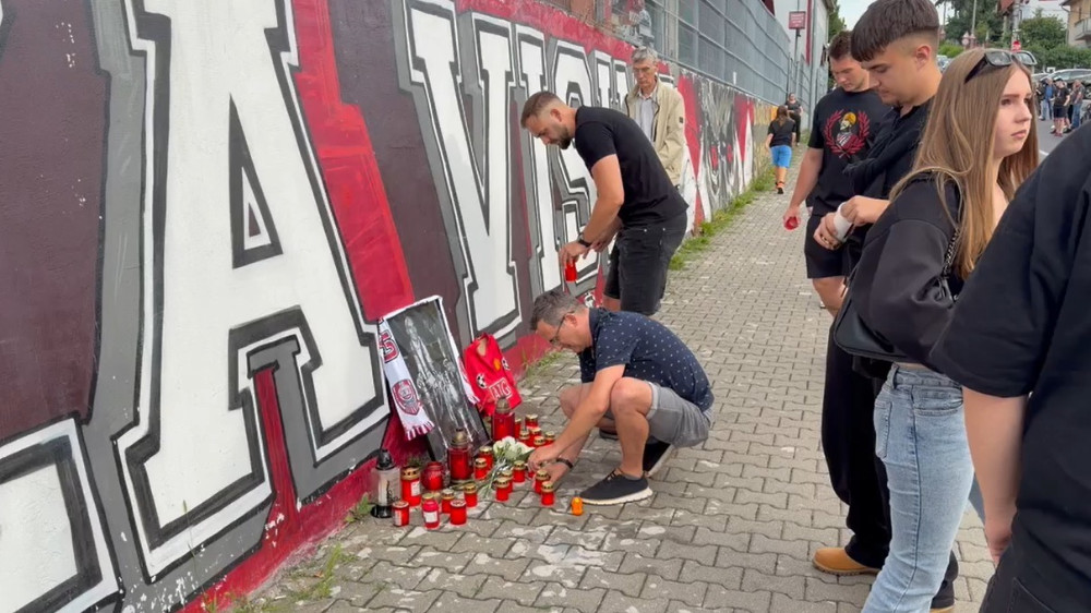 Fanii CFR-ului i-au adus un ultim omagiu lui Gabi Mureşan în faţa stadionului din Gruia! | VIDEO EXCLUSIV