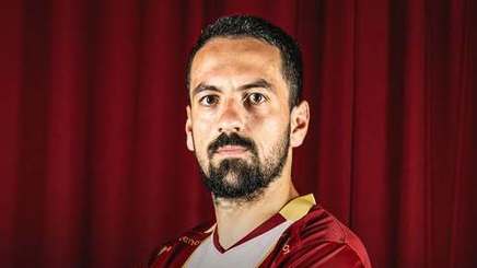 Cine mai înţelege ce se întâmplă la CFR?! Clujenii oficializează transferul verii: de două ori campion cu FC Porto va juca sub comanda lui Folha în SuperLiga