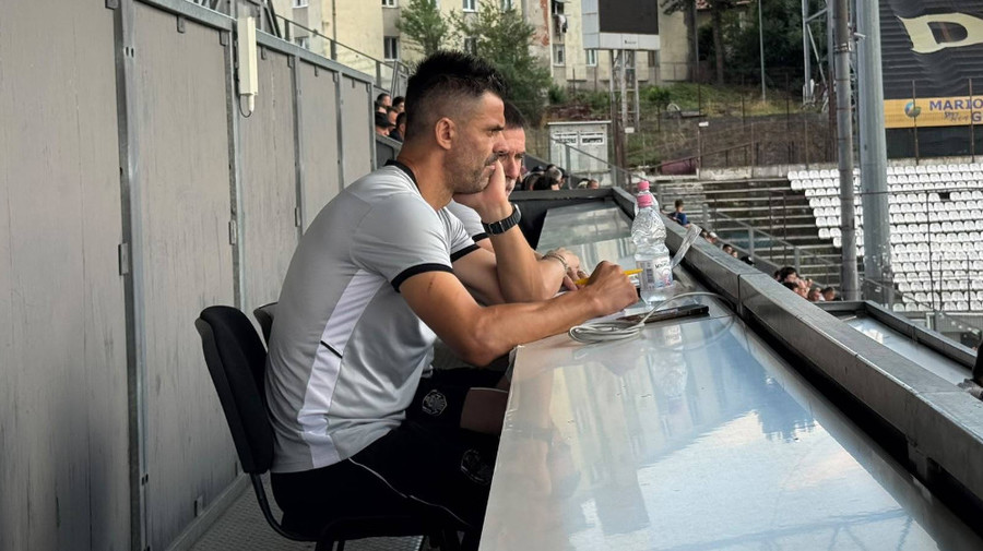 Nimic nu-i scapă lui Folha la CFR! Secunzii portughezului analizează meciul cu FC Voluntari din tribună
