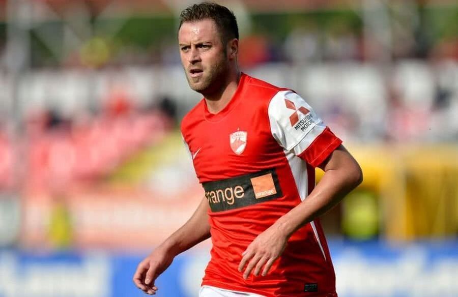 Pulhac nu crede că Dinamo poate deveni o forţă a fotbalului românesc prea curând. ”Deocamdată, n-a văzut nimeni vreun act după venirea spaniolilor. Voi aţi văzut? Mai sunt multe lucruri de pus la punct”