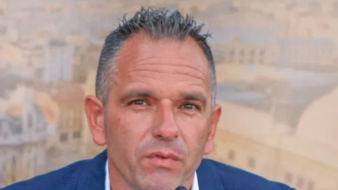 Cortacero a perfectat de unul singur mutarea. S-a dus acasă la el şi l-a convins! ”Mi-am dat acordul” 