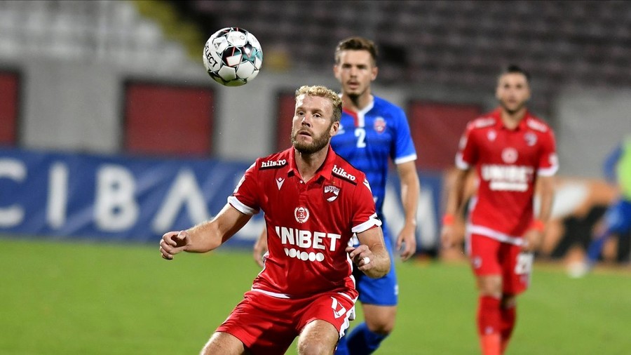 EXCLUSIV | Adam Nemec, 'mână moartă' la Dinamo! "E total nepregătit, nu poate să alerge"