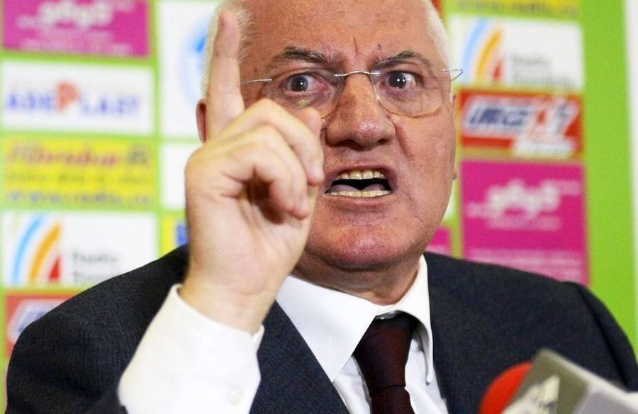 ”Îl aduce pe unul pe care îl sacrifică şi pe ăla. E ţeapa secolului”. Dumitru Dragomir, atac frontal la conducerea lui Dinamo