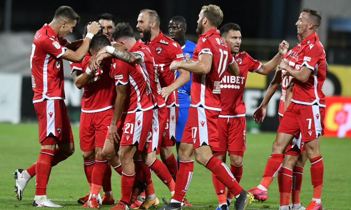 ”Sunt de 13 ani la acest club, eu cu spaniolii nu mă cunosc”. Antrenorul surpriză care ar putea sta pe banca celor de la Dinamo la meciul cu FC Argeş