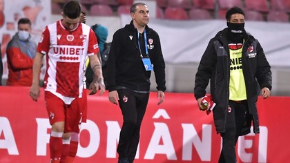 Situaţie halucinantă la Dinamo! Doi jucători au fost pedepsiţi de Gane din cauza unei glume. "Nu se fac glume cu cruci şi astfel de lucruri macabre"