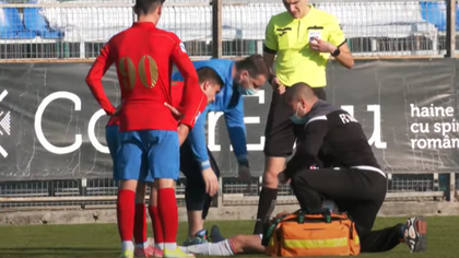 VIDEO | Dinamoviştii, cu inima cât un purice în meciul cu CSA Steaua! Fundaşul Andrei Mitran s-a prăbuşit pe gazon