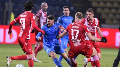 VIDEO | Dinamo, luată în ”balon” de Clinceni. Academica s-a distrat cu ”câinii” şi s-a calificat în play-off 