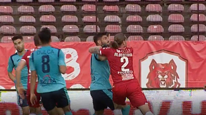 VIDEO | Dinamo a scăpat de un penalty în meciul cu Chindia! Faza care poate decide ierarhia finală în play-out