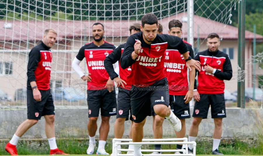 DDB confirmă situaţia critică de la Dinamo! "Mulţi jucători şi-au depus memorii, e posibil să plece Deian şi Anton" Mesajul transmis de Dusan Uhrin