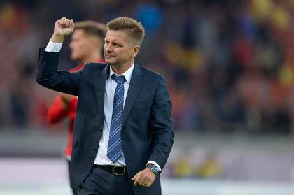 VIDEO | Despărţire emoţionantă a lui Dusan Uhrin de Dinamo. Fanii din PCH i-au mulţumit antrenorului