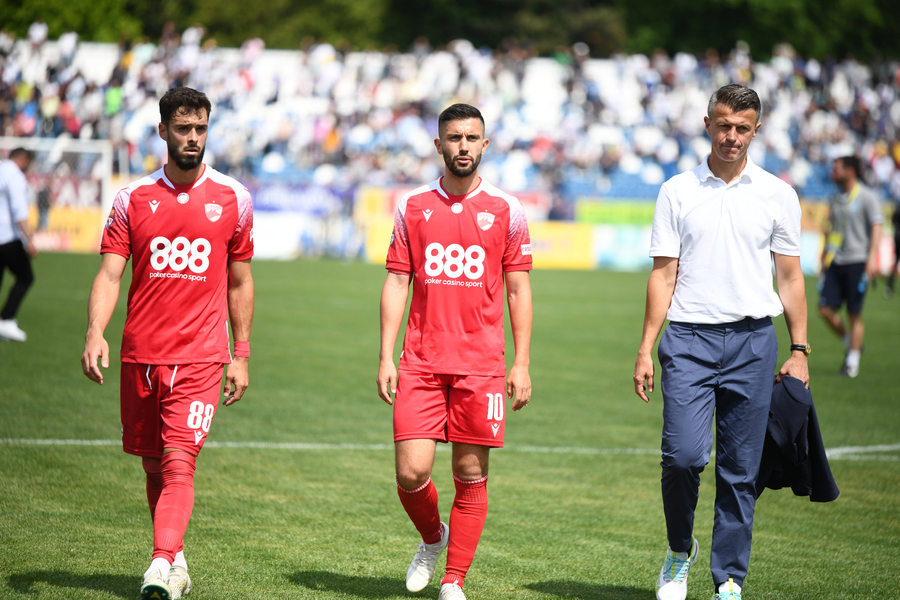 Cine este centralul care arbitrează meciul Dinamo - FC Argeş, de luni, din barajul de promovare/menţinere în Superliga