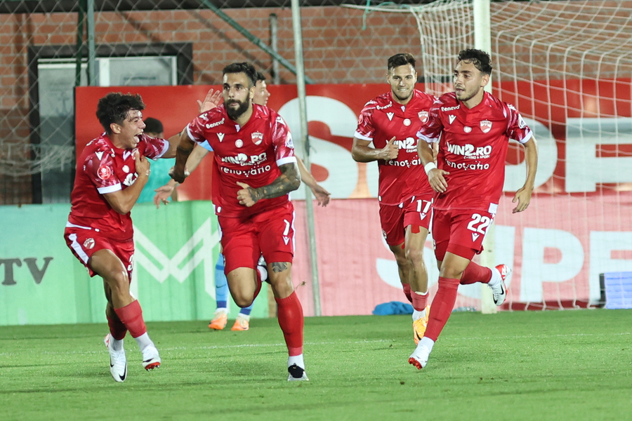 Gestul simbolic făcut de Dinamo: ”Aş vrea să retragem numărul 12, în cinstea fanului dinamovist, oricare ar fi el!”