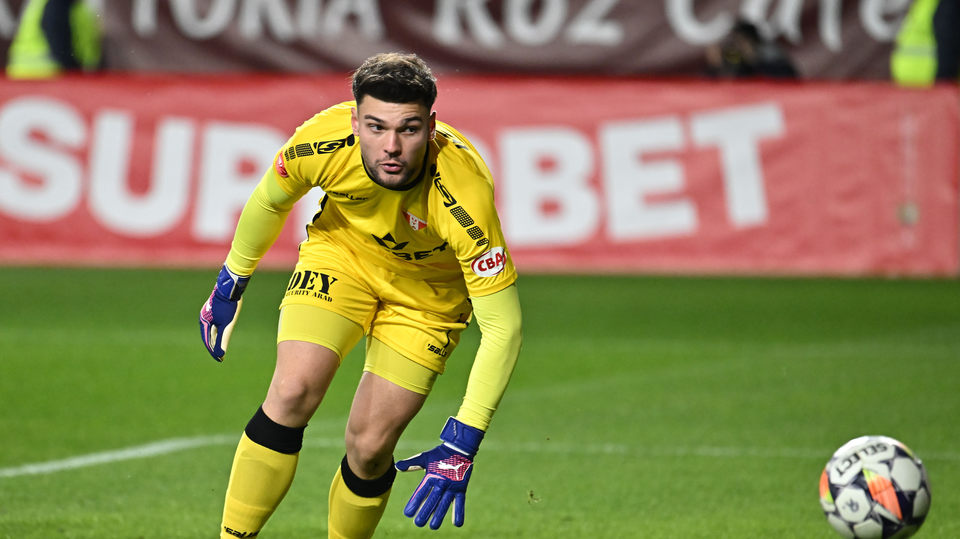 //i0.1616.ro/media/581/3142/38229/21965360/1/rapid-bucuresti-uta-arad-superliga-superbet-9-11-2024-1.jpg