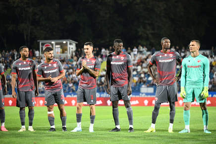 OUT de la Dinamo! Jucătorul nu a mai suportat situaţia de la echipă şi a cerut rezilierea! Clubul din Ştefan cel Mare a făcut anunţul oficial: „Mult succes în continuare”