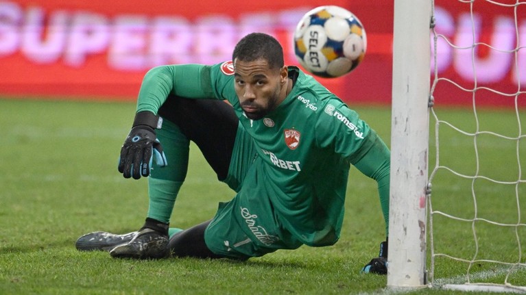 A aruncat bomba în direct, după ce Epassy a îngropat-o pe Dinamo: „A făcut tot posibilul să o bage în joc pe Petrolul” | VIDEO EXCLUSIV