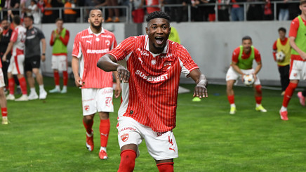 ”Galeria joacă un rol important, e greu fără ei”. Apel public făcut de Kennedy Boateng