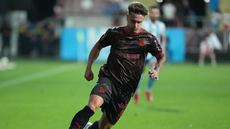 Alex Pop a plecat de la Dinamo şi a fost prezentat la noua echipă