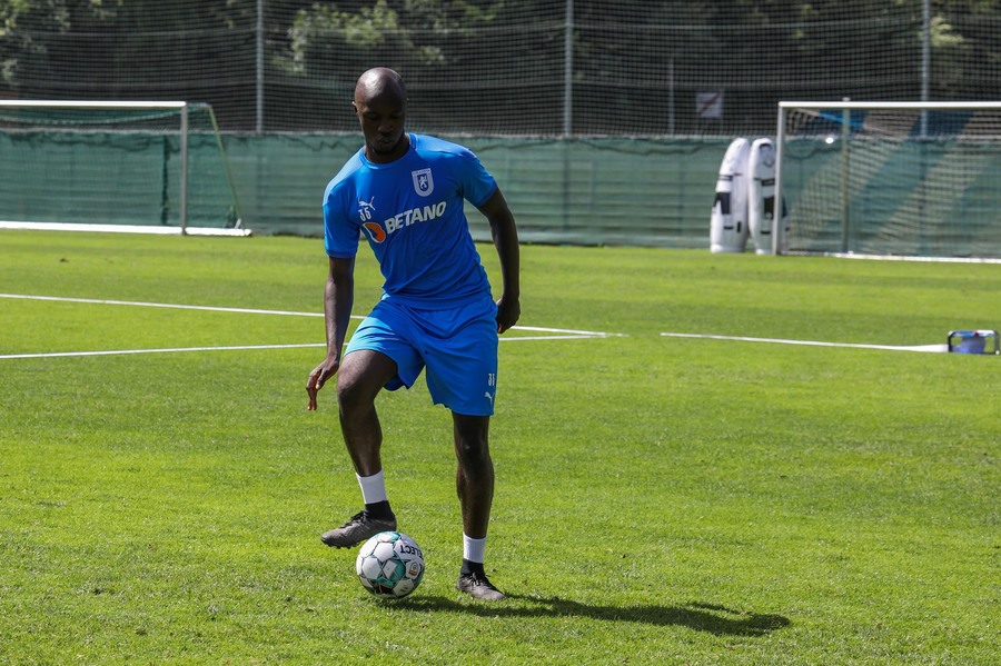 VIDEO | Antoine Conte vrea să câştige titlul la Craiova. "Este un club mare, sunt pregătit"