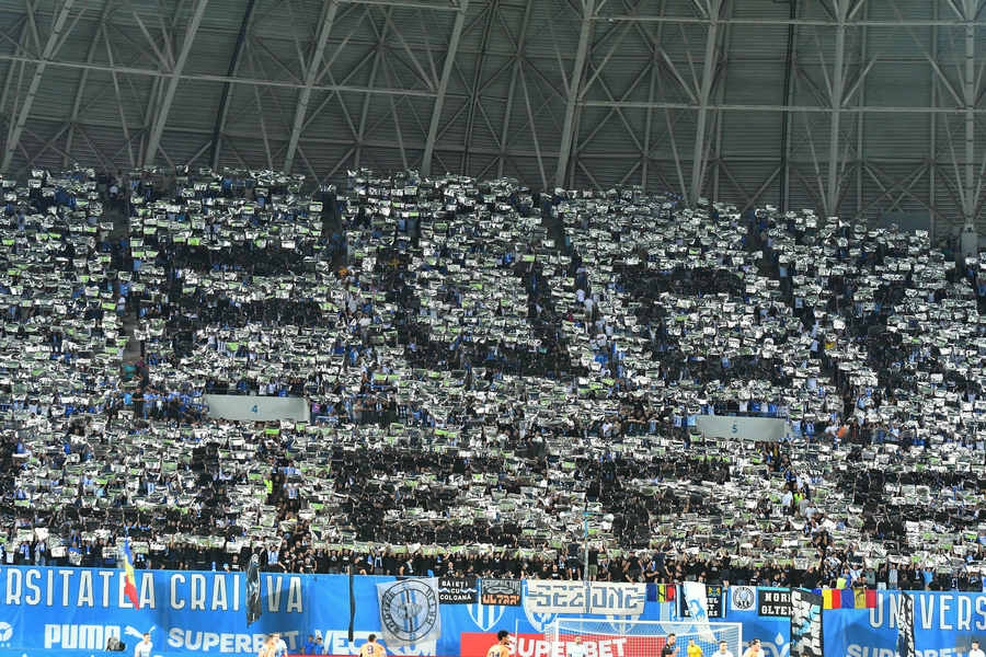 UEFA a sancţionat-o pe Universitatea Craiova, după scenografia afişată de suporterii olteni cu Basaksehir! Nici crainicul nu a scăpat