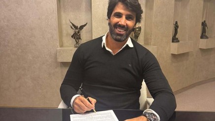 Antrenorul Craiovei nu s-a abţinut chiar la conferinţa de presă unde a fost prezentat: ”O să vă respect şi pe voi dacă mă respectaţi!”
