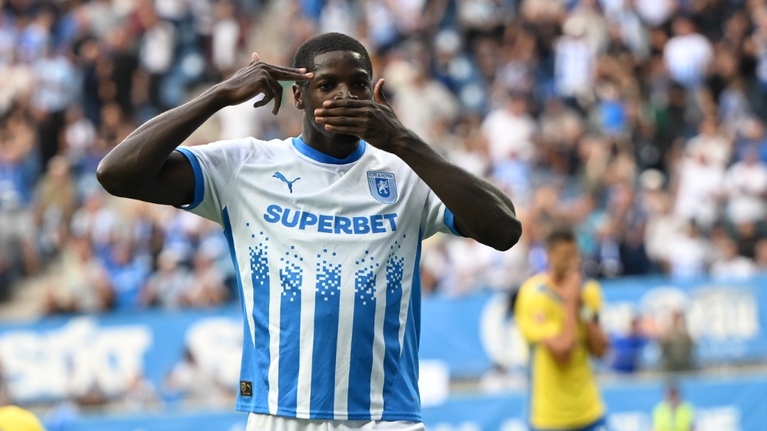 Steven Nsimba, faţă în faţă cu transferul carierei! Din Bănie, atacantul francez poate ajunge direct în Champions League