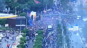 VIDEO | Parcă nu sunt imagini din România! Fanii olteni fac o atmosferă de senzaţie la meciul ce le poate aduce titlul aşteptat de 35 de ani