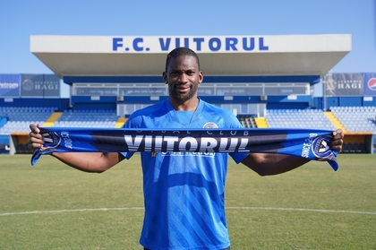 OFICIAL | Juvhel Tsoumou a semnat cu Viitorul