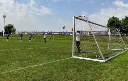 VIDEO | Imagini inedite de la antrenamentul Farului! Gică Hagi a intrat în poartă! "Imperial şi între buturi"