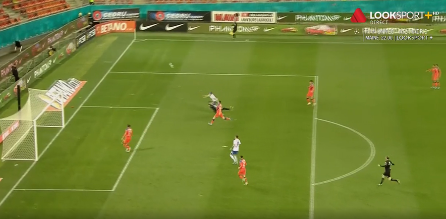 VIDEO | Moment controversat în FCSB - Farul: oaspeţii au cerut penalty după faultul lui Târnovanu la Moldoveanu