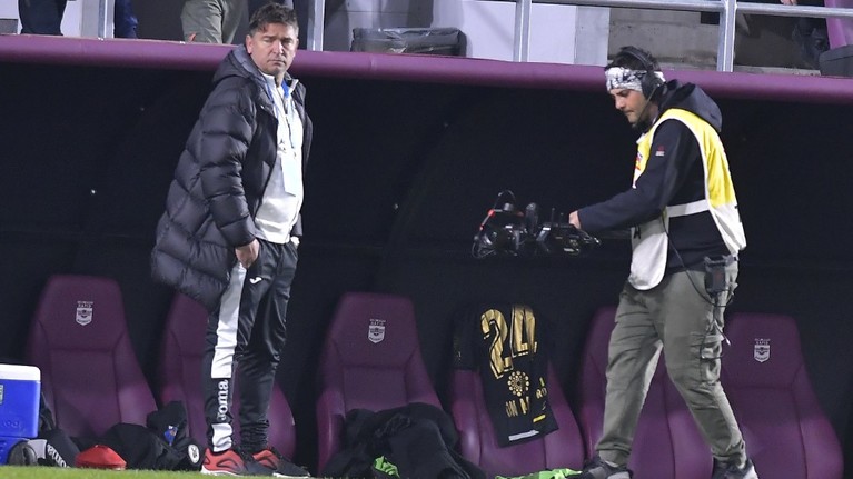 VIDEO ǀ Antrenorul Gazului a venit cu un lacăt la interviu după ultimul meci: ”Dacă o să se mai facă echipă la Mediaş, o să le dau cifrul”