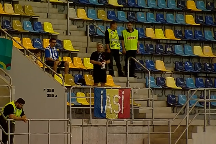 VIDEO ǀ Poli Iaşi, susţinută doar de trei fani la deplasarea cu FCSB