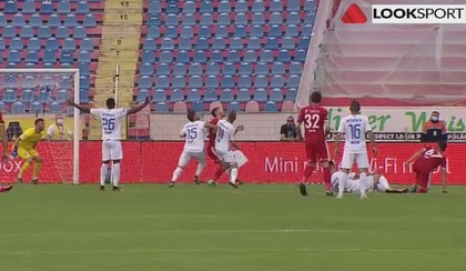 VIDEO | L-au făcut sandwich. Penalty clar trecut cu vederea de Radu Petrescu, la meciul dintre Botoşani şi Craiova