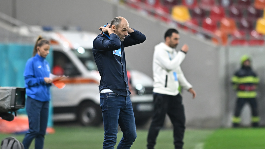 VIDEO | ”Dacă nu se trezesc, vom termina pe ultimul loc”. Bogdan Andone, nemilos cu elevii săi