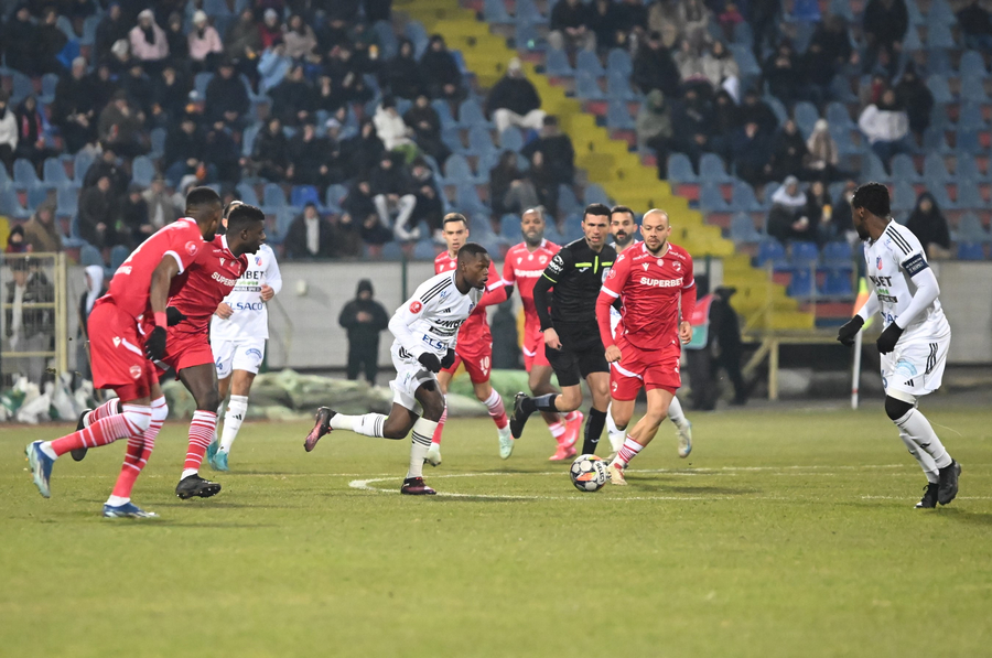 Patru dintr-un foc! Curăţenie generală la un club din Superliga: „Mult succes în continuare”