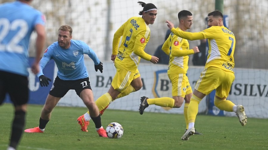 VIDEO ǀ FC Voluntari şi Petrolul, remiză spectaculoasă, scor 2-2. Două reuşite, anulate pentru offside 