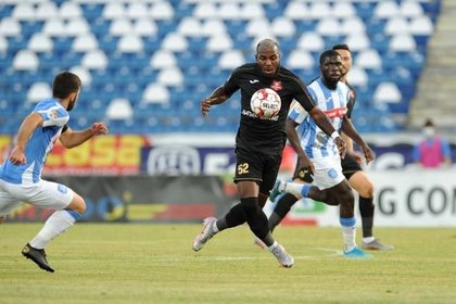 Reacţia savuroasă a lui Pires, după ce a fost pentru câteva ore jucătorul lui FCSB. „Nu am ştiut nimic, pentru că nimeni din club nu vorbise cu mine”