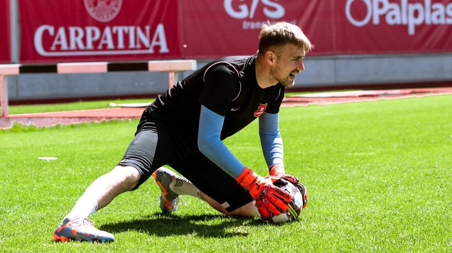  Vlad Muţiu a semnat un nou contract cu FC Hermannstadt! Portarul, acord cu sibienii până în vara lui 2024 