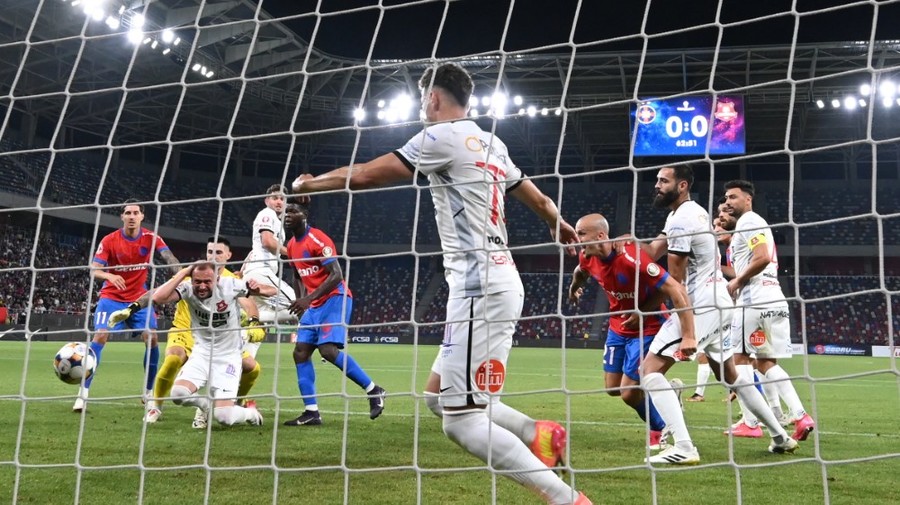 Se întâmplă în SuperLiga! Conducerea vrea să îl dea afară, dar antrenorul se opune: „E prima greşeală”