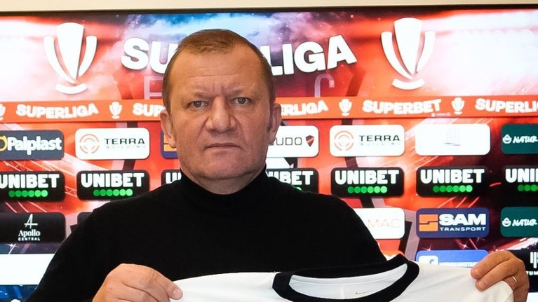 OFICIAL | Întăriri pentru Dorinel Munteanu! FC Hermannstadt şi-a prezentat noua achiziţie: „Bine ai venit”