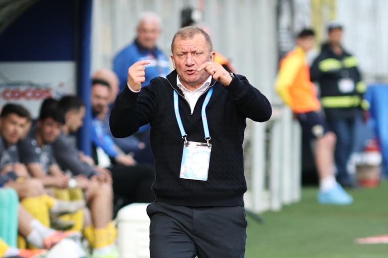 VIDEO | ”În prima repriză practic nu am existat pe teren!” Deşi a obţinut un punct preţios, Dorinel Munteanu e supărat