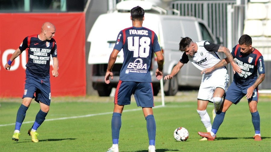 VIDEO | Chindia Târgovişte a câştigat pe terenul Voluntariului cu 2-0. Cuplul Florea-Popa a rezolvat partida 