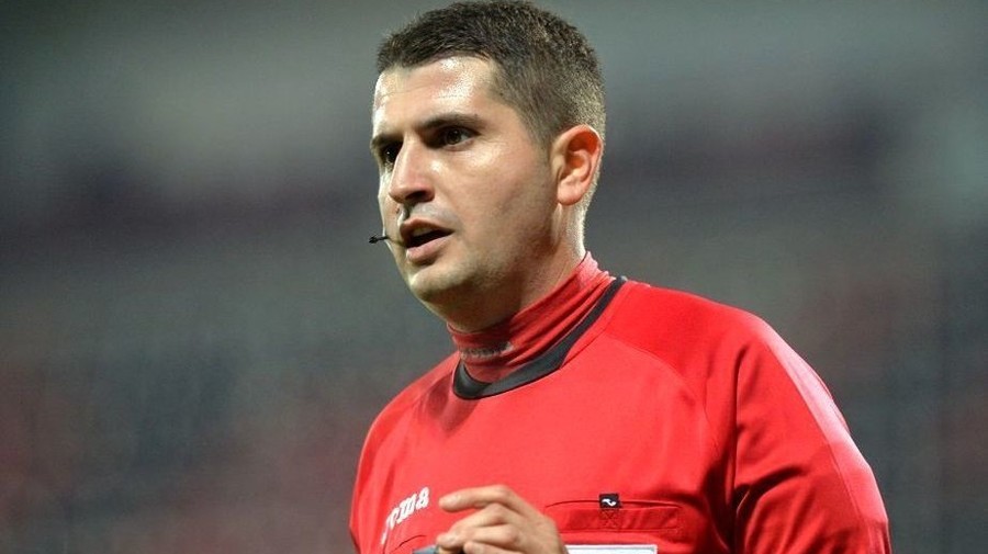 VIDEO | Eroare imensă de arbitraj în Chindia - Rapid! EXCLUSIV ǀ Reacţia dură a lui Cristi Dulca: ”Singura scuză e că e slab ca arbitru!”