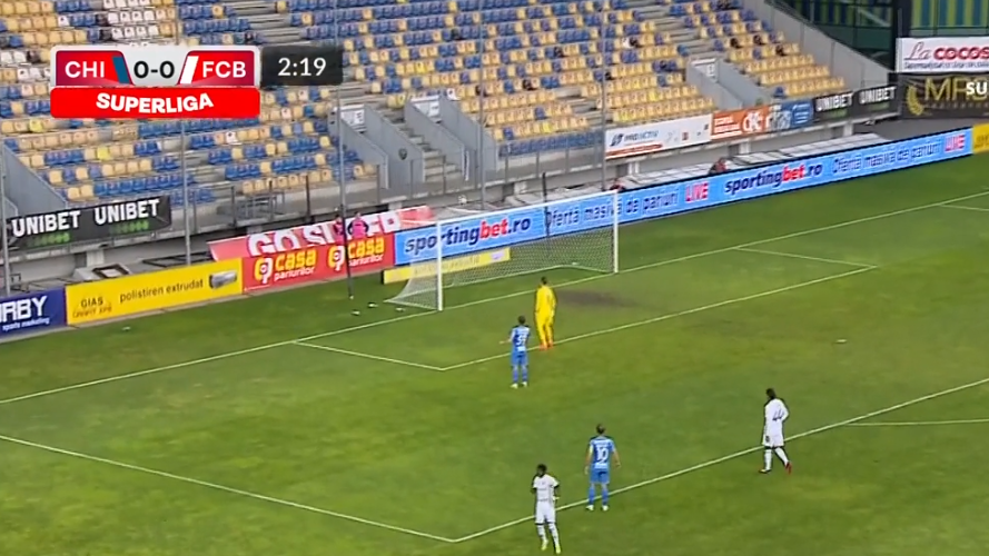VIDEO ǀ Eroare colosală comisă de portarul celor de la FC Botoşani. A degajat în adversar din câţiva metri, iar mingea a intrat în poartă