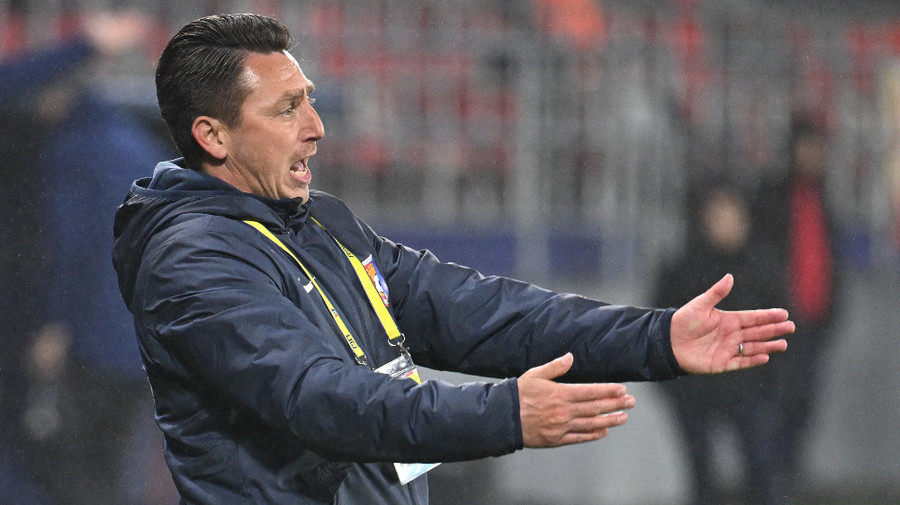 VIDEO | Start de play-off catastrofal pentru Ilie Poenaru. ”Vreau să jucăm, să avem atitudine, să văd o reacţie”