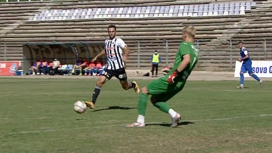 VIDEO ǀ Gafă de cascadorii râsului făcută de portarul împrumutat de la FCSB II. Universitatea Cluj a făcut spectacol cu Dacia Unirea Brăila